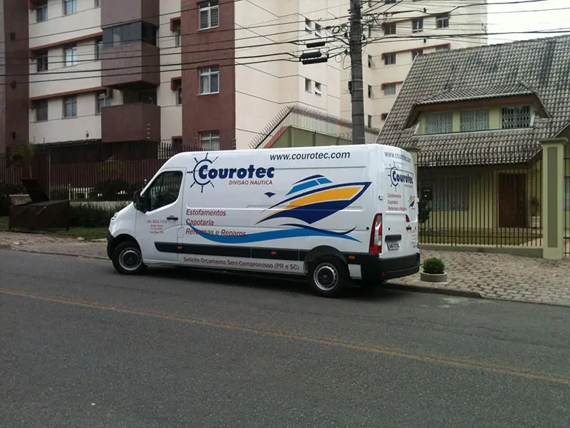 Adesivação de veículo executada pela LYNX Curitiba