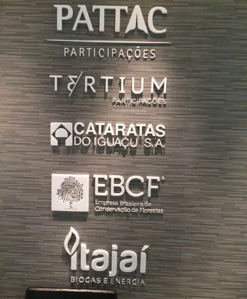 Letra caixa instalada em fachada pela LYNX Curitiba