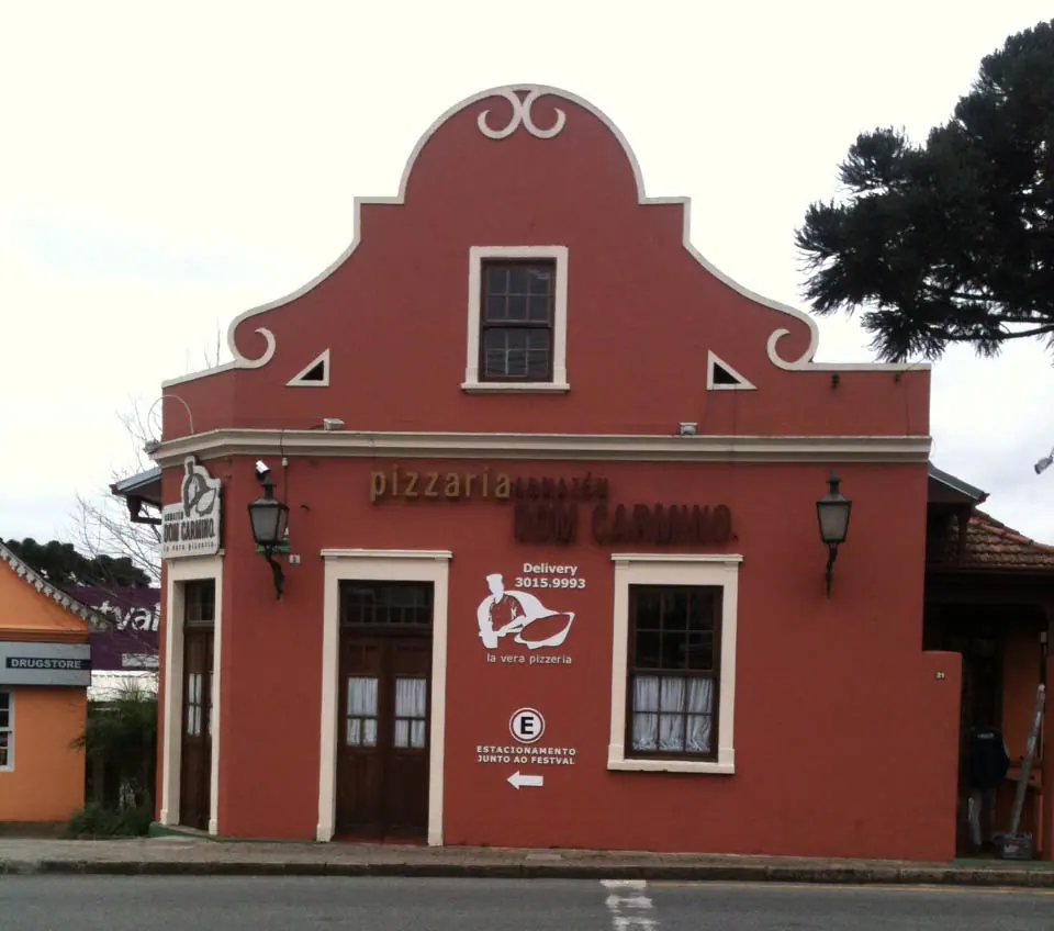 Letra caixa instalada em fachada pela LYNX Curitiba