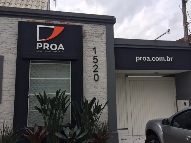 Letra caixa instalada em fachada pela LYNX Curitiba