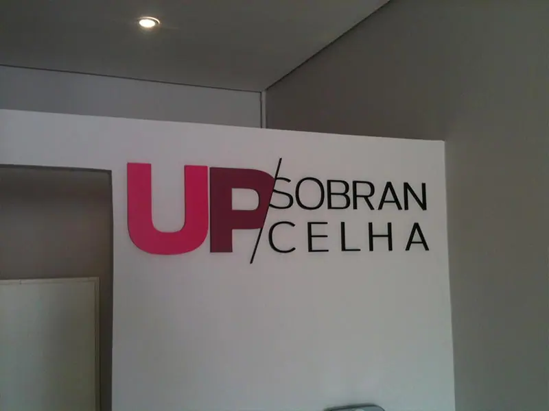 Letra caixa instalada em fachada pela LYNX Curitiba