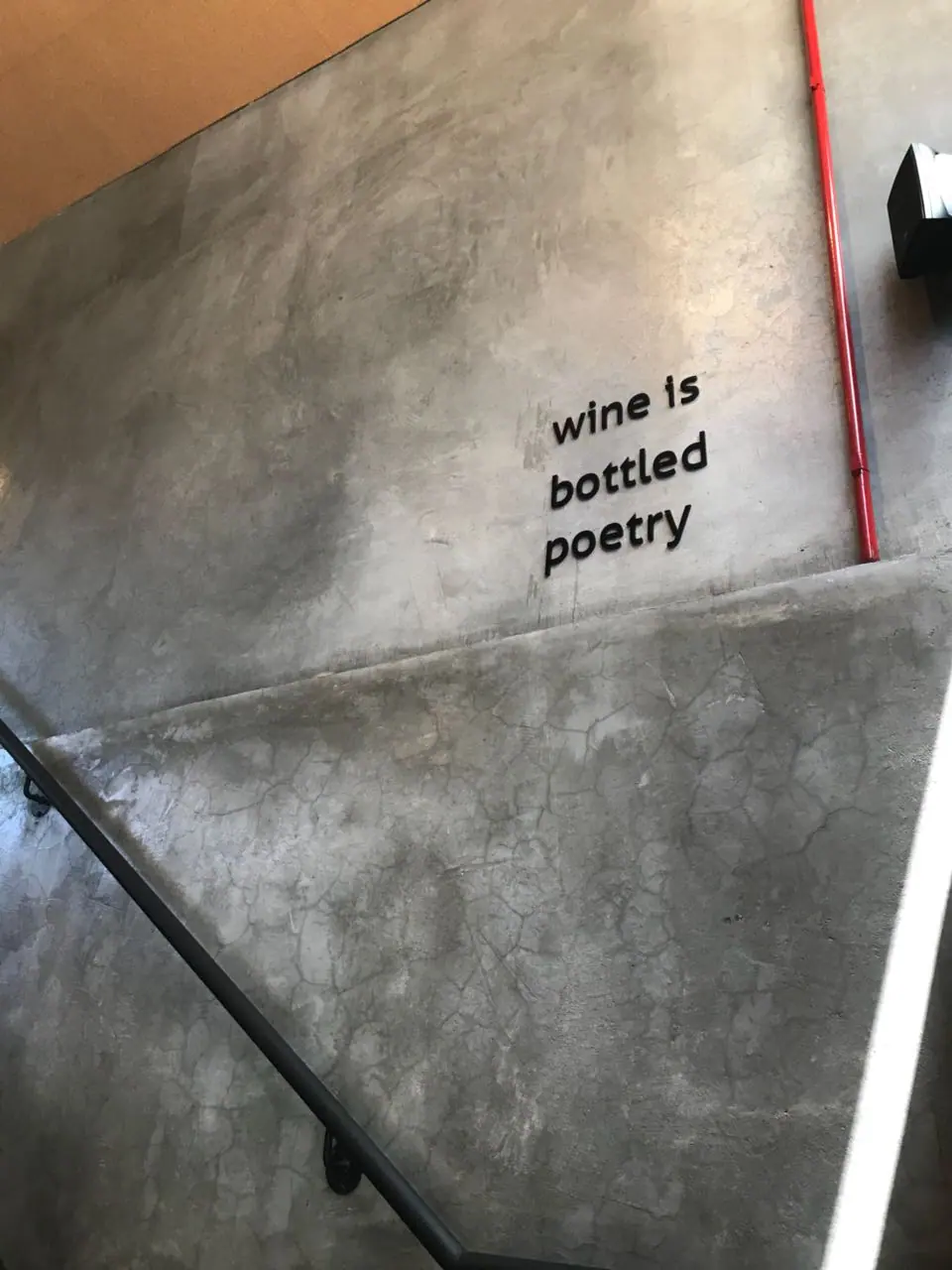 Letra caixa instalada em fachada pela LYNX Curitiba