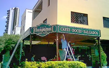 Luminoso de fachada produzido pela LYNX Curitiba