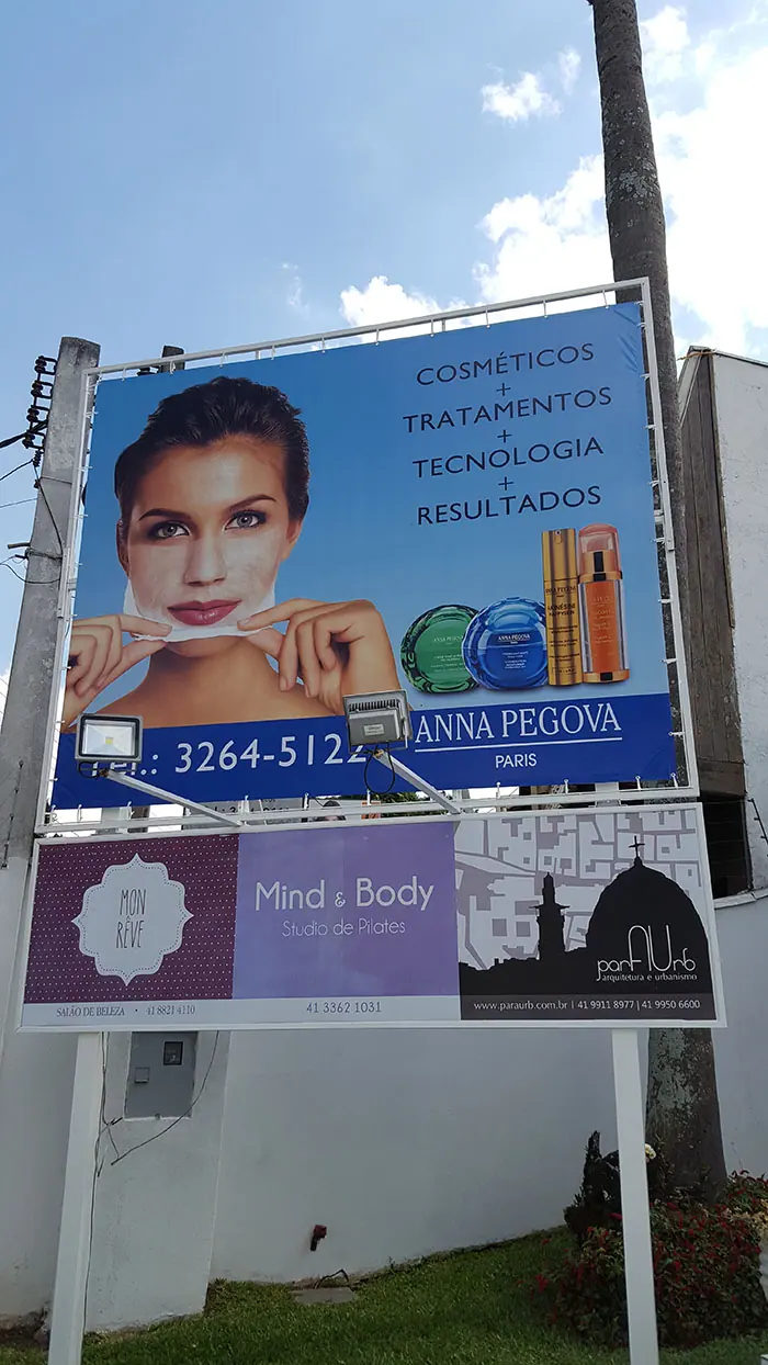 Placa de sinalização produzida pela LYNX Curitiba