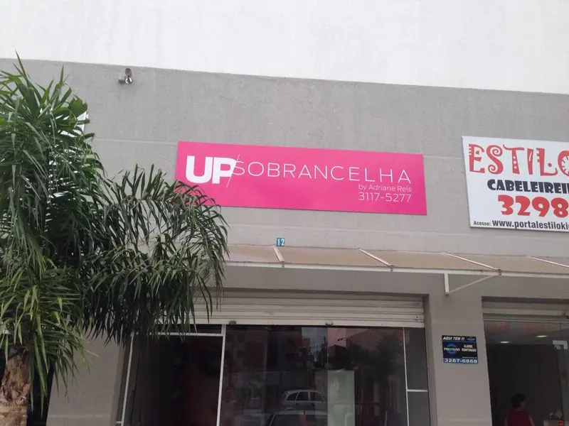 Placa de sinalização produzida pela LYNX Curitiba