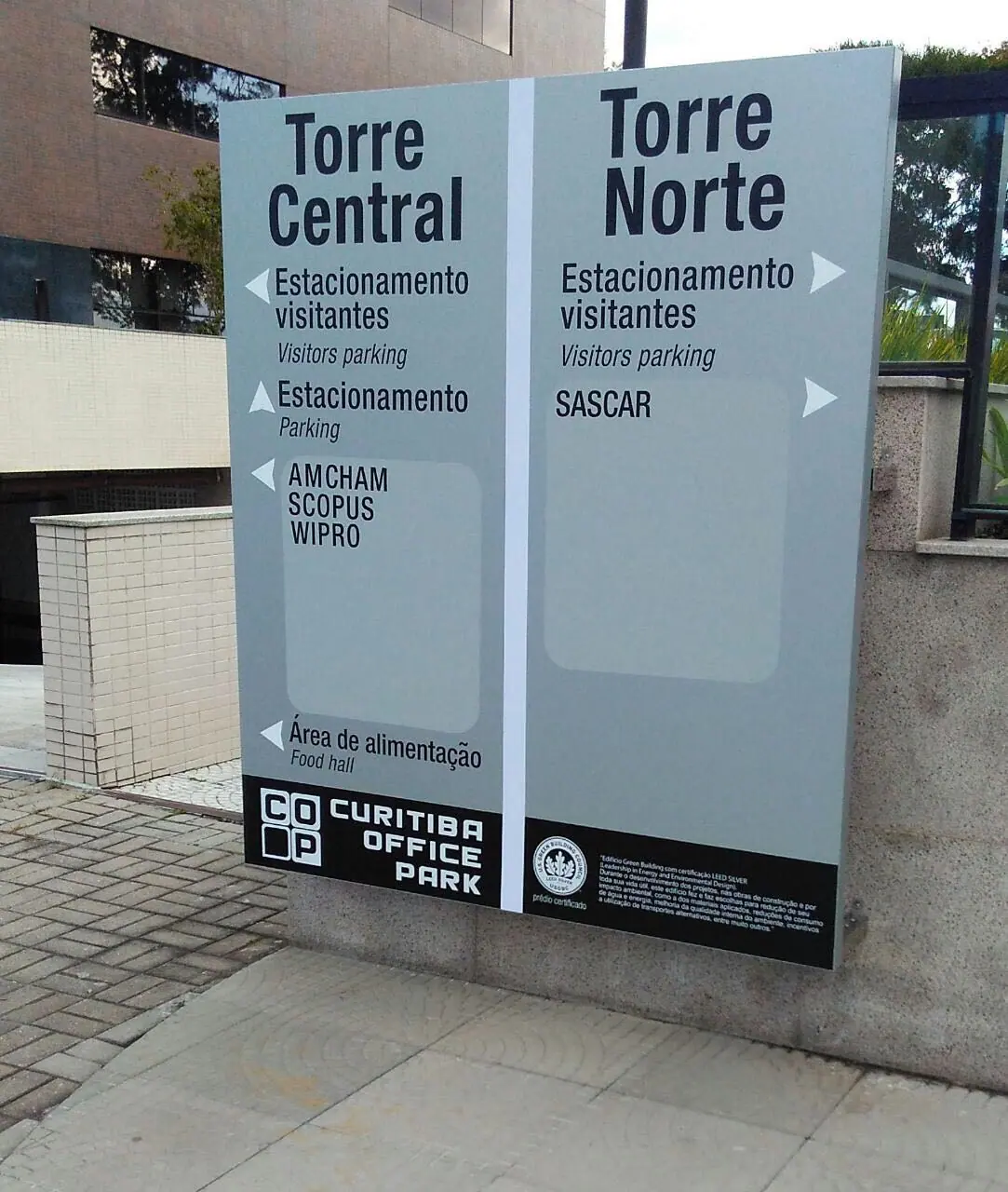Placa de sinalização produzida pela LYNX Curitiba