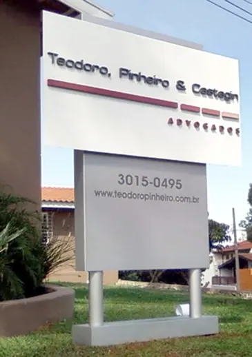 Totem de identificação produzido e instalado pela LYNX Curitiba